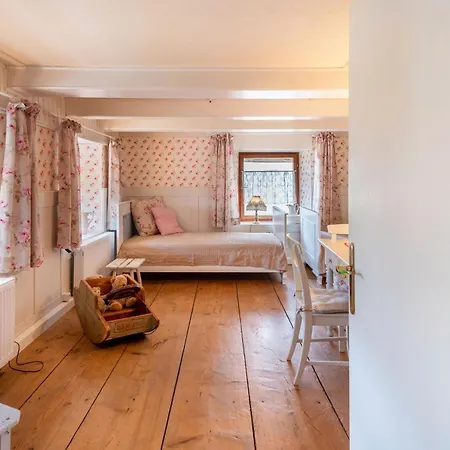 Emelie Apartment *